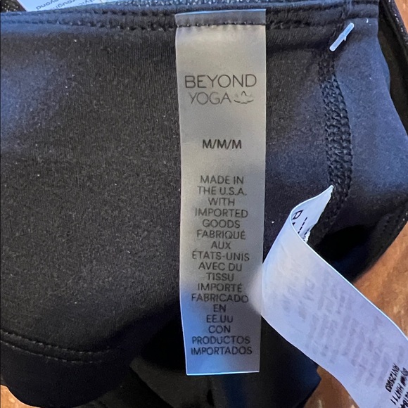 NWT Beyond Yoga Heather Rib Black Shine Glow On Cropped Tank - Picture 7 of 10